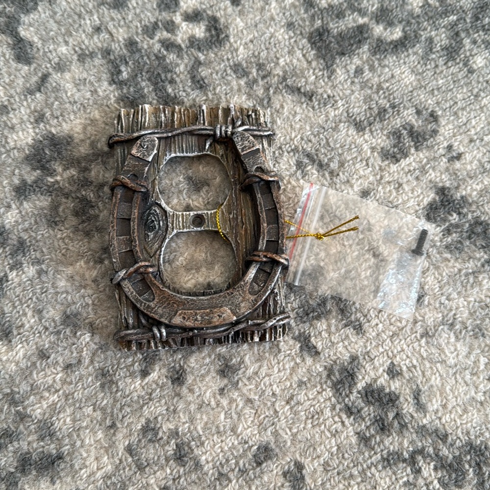 Horse shoe outlet cover